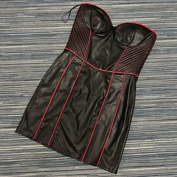 🆕Zara Strapless Faux Leather Black Mini Dress With Pink Satin Piping Size US M - Picture 4 of 8